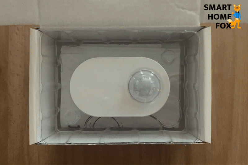 Man sieht einen TRADRFI Bewegungsmelder der noch in der Originalverpackung liegt